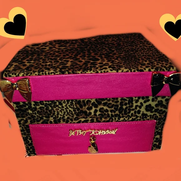 BetseyVille  Box - Picture 7 of 12